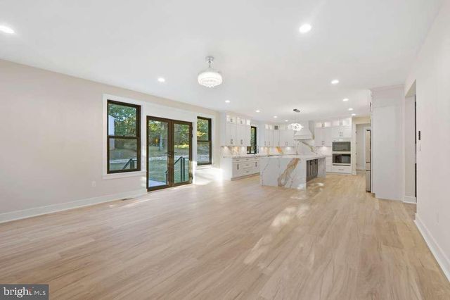 9900 BARBARA ANN LN, Fairfax, VA 22032