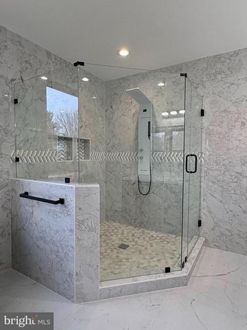 9900 BARBARA ANN LN, Fairfax, VA 22032