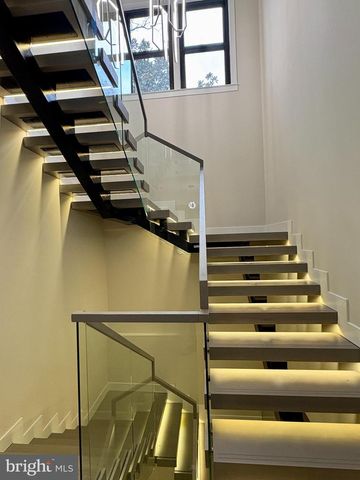 9900 BARBARA ANN LN, Fairfax, VA 22032