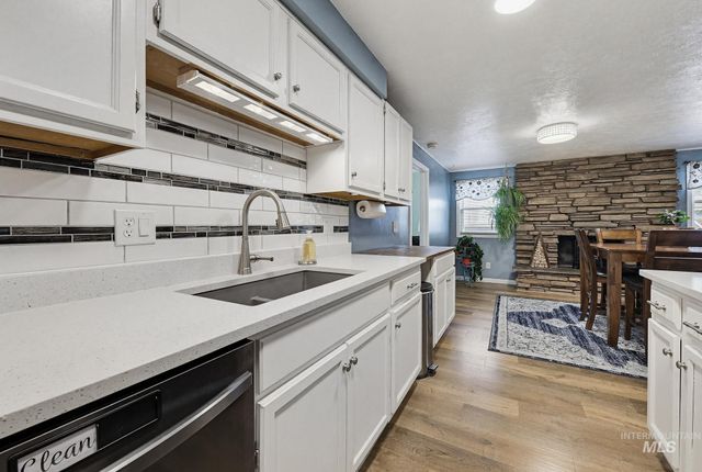 1995 N Wilmington Dr, Boise, ID 83704