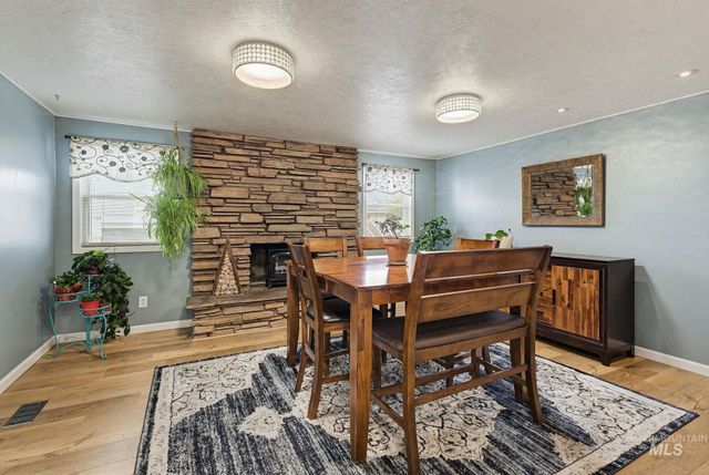 1995 N Wilmington Dr, Boise, ID 83704