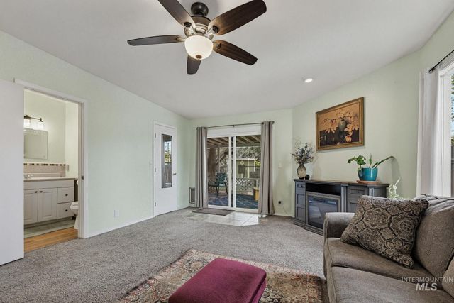 1995 N Wilmington Dr, Boise, ID 83704