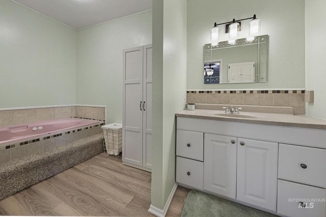 1995 N Wilmington Dr, Boise, ID 83704