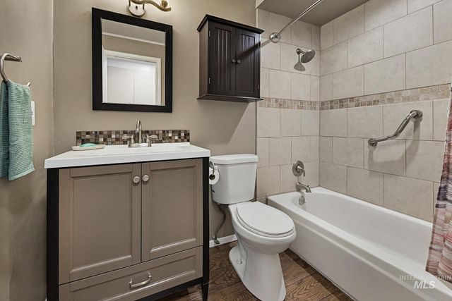 1995 N Wilmington Dr, Boise, ID 83704