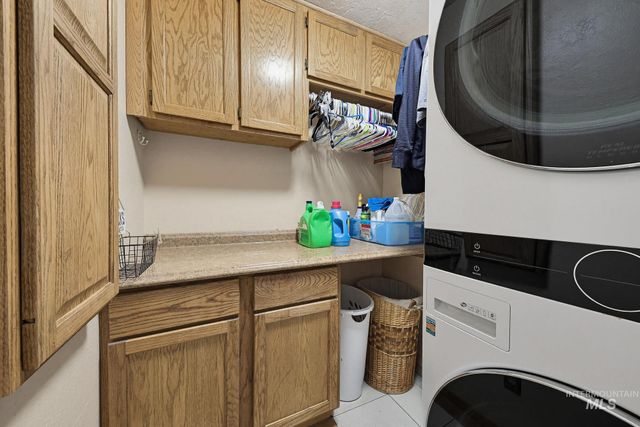 1995 N Wilmington Dr, Boise, ID 83704