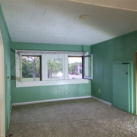 615 E Washington ST, Giddings, TX 78942