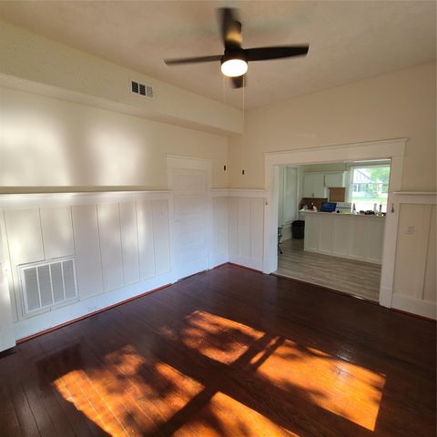 615 E Washington ST, Giddings, TX 78942