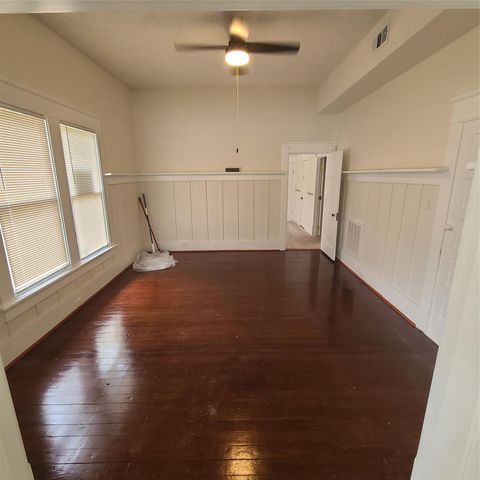 615 E Washington ST, Giddings, TX 78942