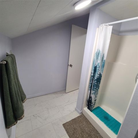 615 E Washington ST, Giddings, TX 78942