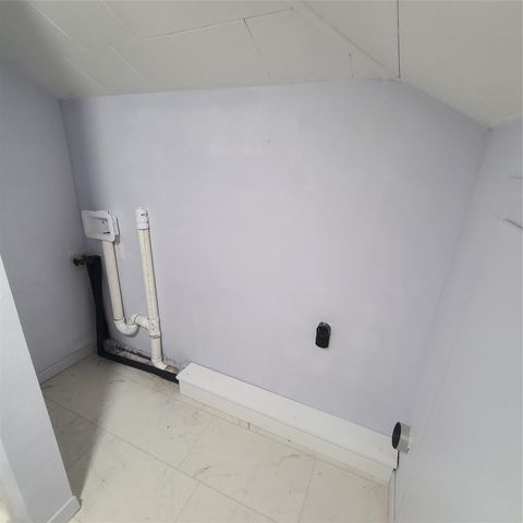 615 E Washington ST, Giddings, TX 78942