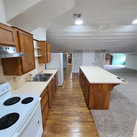 615 E Washington ST, Giddings, TX 78942