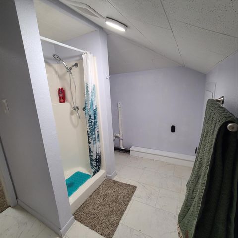 615 E Washington ST, Giddings, TX 78942