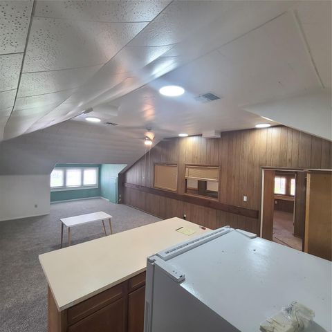 615 E Washington ST, Giddings, TX 78942