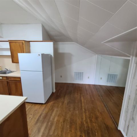 615 E Washington ST, Giddings, TX 78942