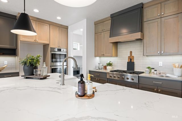 7176 N Firhill Pl, Eagle, ID 83616