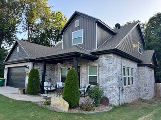 380 W Kinniburgh Drive, Farmington, AR 72730
