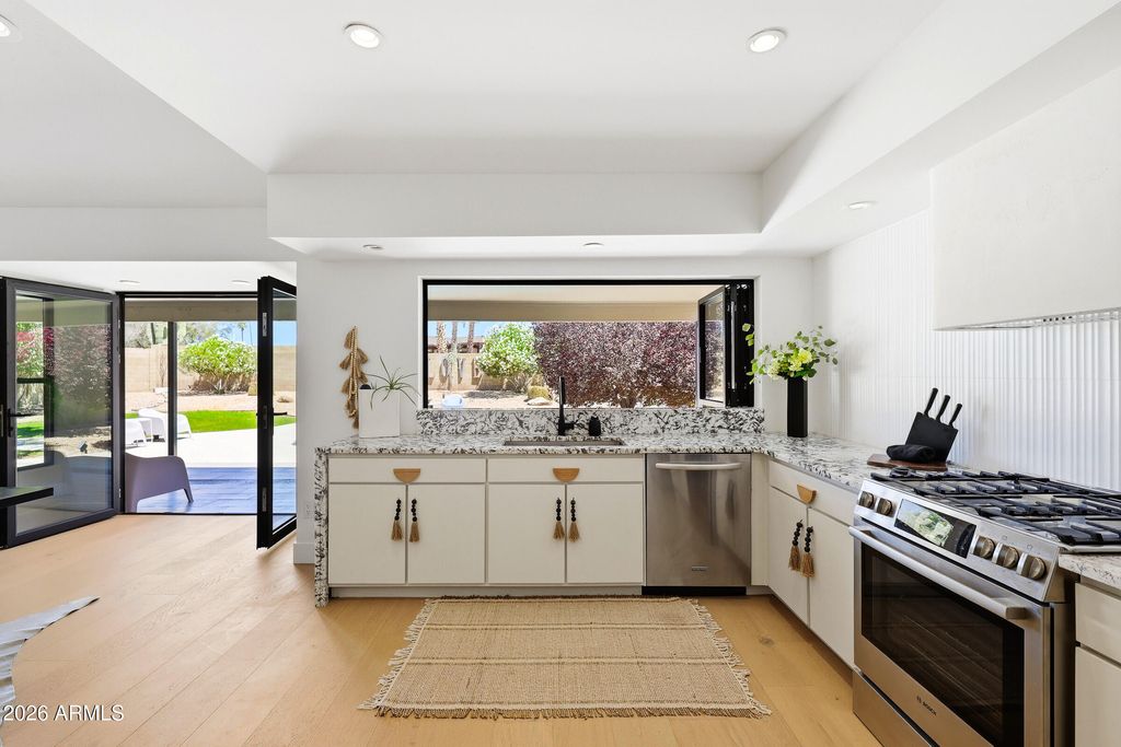 Image 10 of property listing at 5810 E FRIESS Drive, Scottsdale, AZ 85254