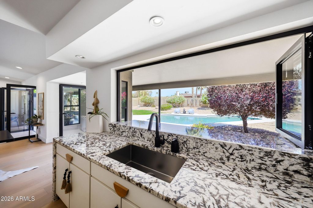 Image 11 of property listing at 5810 E FRIESS Drive, Scottsdale, AZ 85254