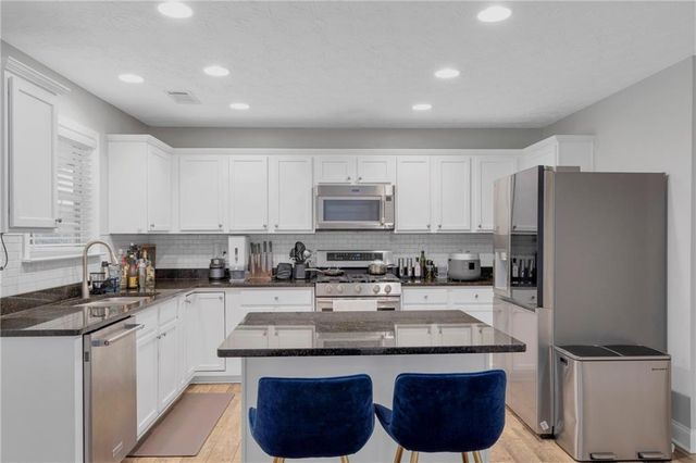 709 Roxholly Lane, Buford, GA 30518