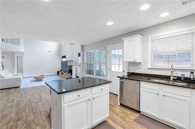 709 Roxholly Lane, Buford, GA 30518