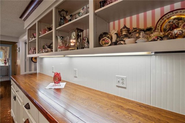 2950 W Eagle View, Garden City, KS 67846