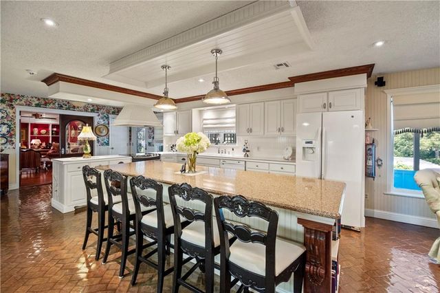 2950 W Eagle View, Garden City, KS 67846