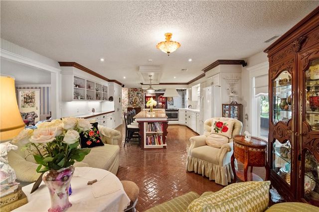 2950 W Eagle View, Garden City, KS 67846