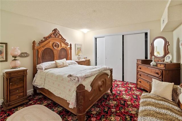 2950 W Eagle View, Garden City, KS 67846