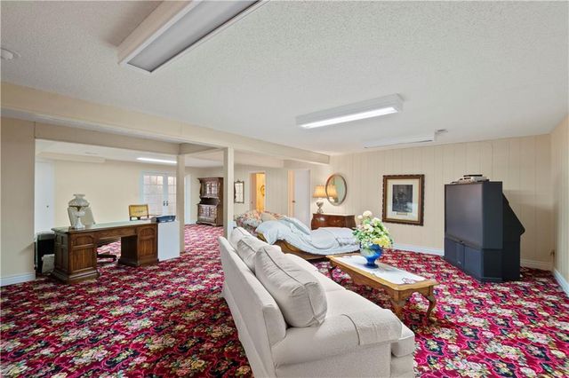 2950 W Eagle View, Garden City, KS 67846