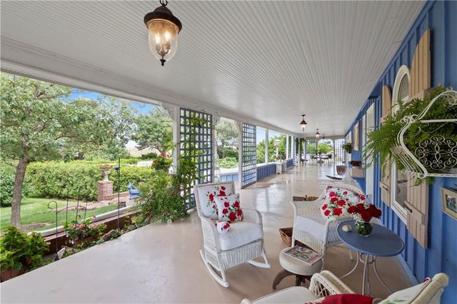 2950 W Eagle View, Garden City, KS 67846