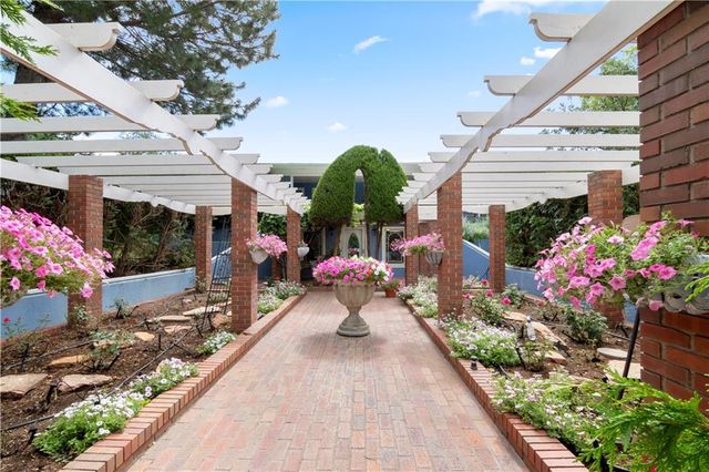 2950 W Eagle View, Garden City, KS 67846