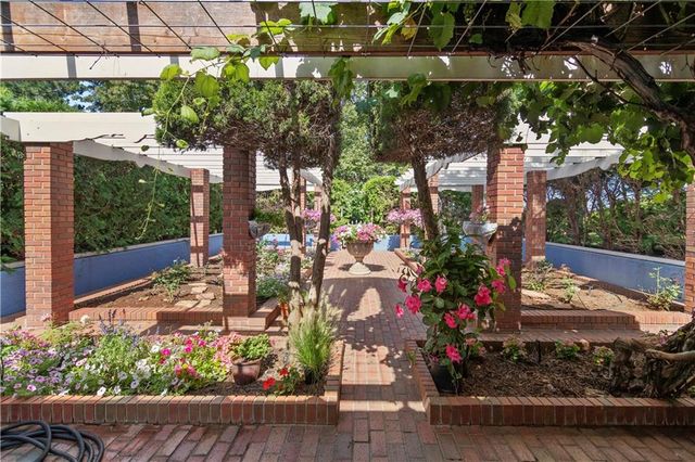 2950 W Eagle View, Garden City, KS 67846