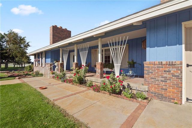 2950 W Eagle View, Garden City, KS 67846