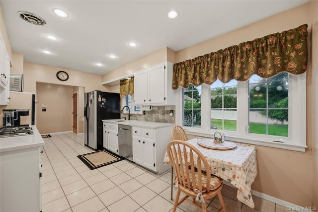 4 Pheasant Drive, West Nyack, NY 10994
