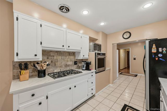 4 Pheasant Drive, West Nyack, NY 10994