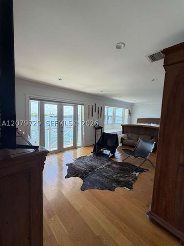 8031 NE Bayshore Ct 8031, Miami, FL 33138