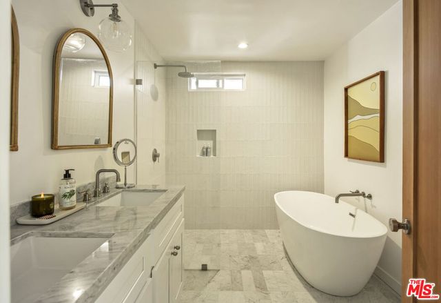 5444 W 77th Street, Los Angeles, CA 90045