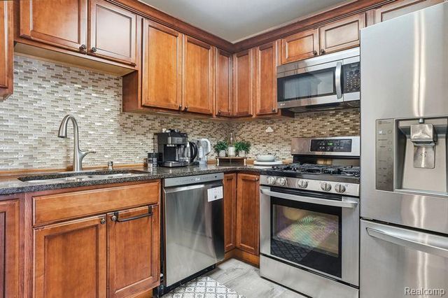 2679 Roundtree Drive, Troy, MI 48083