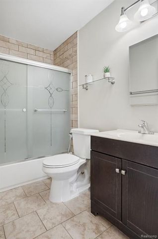 2679 Roundtree Drive, Troy, MI 48083