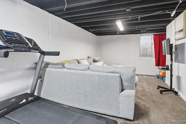 2679 Roundtree Drive, Troy, MI 48083