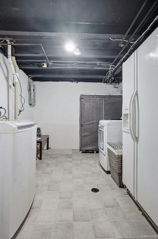 2679 Roundtree Drive, Troy, MI 48083