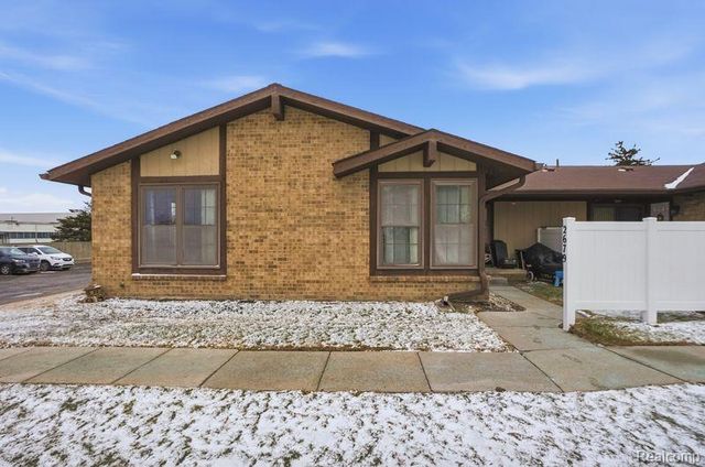 2679 Roundtree Drive, Troy, MI 48083