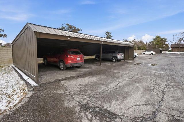 2679 Roundtree Drive, Troy, MI 48083