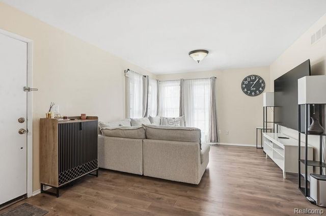 2679 Roundtree Drive, Troy, MI 48083