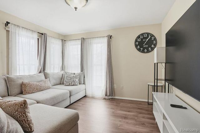 2679 Roundtree Drive, Troy, MI 48083