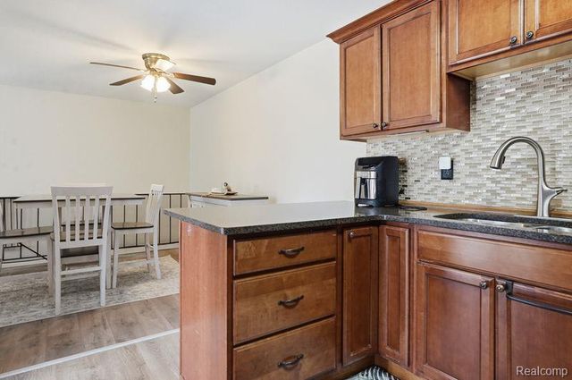 2679 Roundtree Drive, Troy, MI 48083