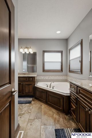 12504 Pintail Circle, Papillion, NE 68046
