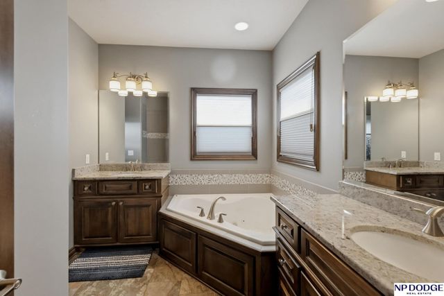 12504 Pintail Circle, Papillion, NE 68046