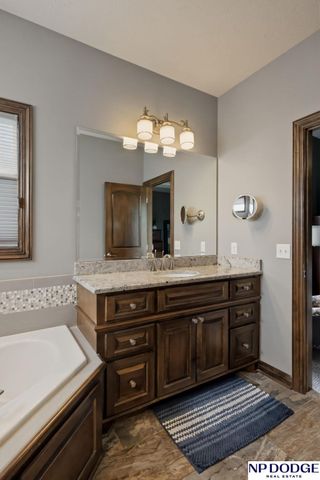 12504 Pintail Circle, Papillion, NE 68046
