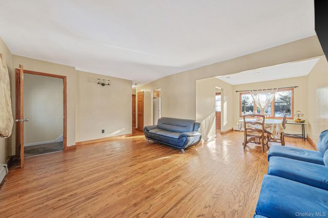 21 Valleywood Drive, Huntington Station, NY 11746